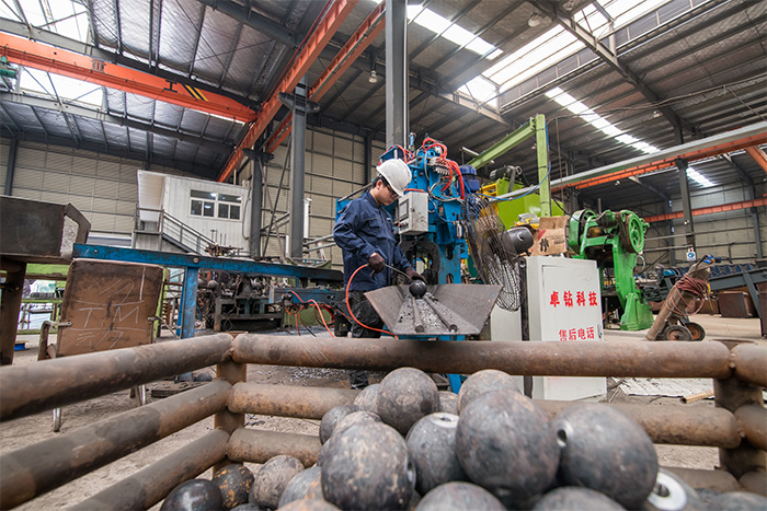 新民网架配件-螺栓球加工车间